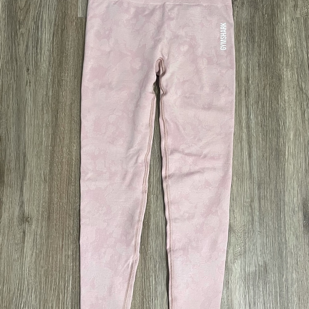 GYMSHARK adapt camo seamless leggings size small in light pink